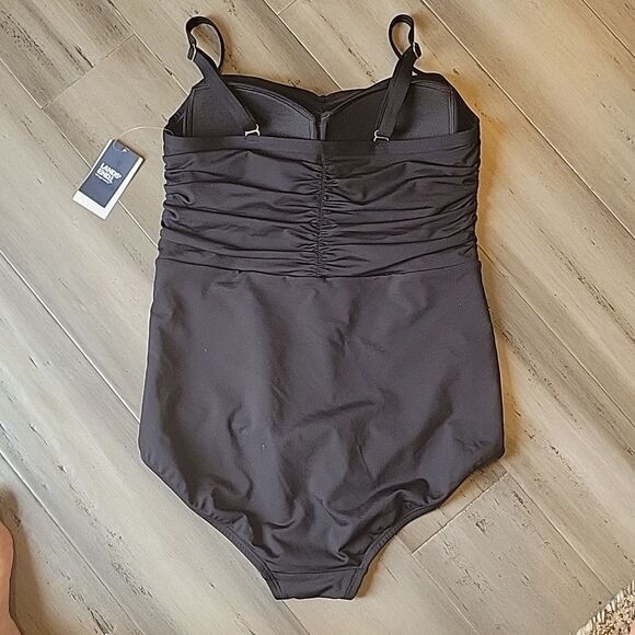 Women's Chlorine Resistant Tummy Control Sweetheart One Piece Swimsuit - Picture 3 of 3